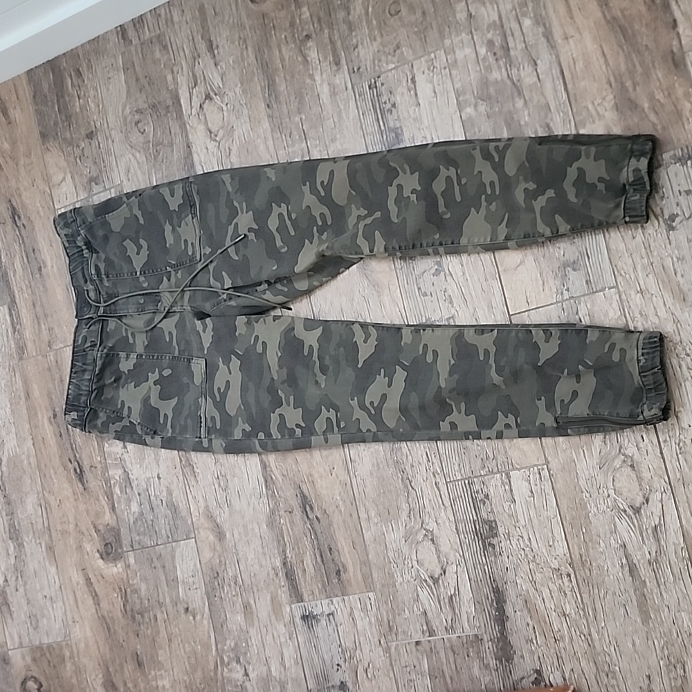 American Eagle High-Waisted Next Level Stretch Cameo Joggers 10 regular